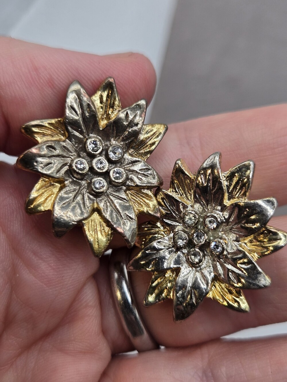 Gold-Silver-Tone Clip-on Earrings Poinsettia Christmas Noche Buena Classic VTG